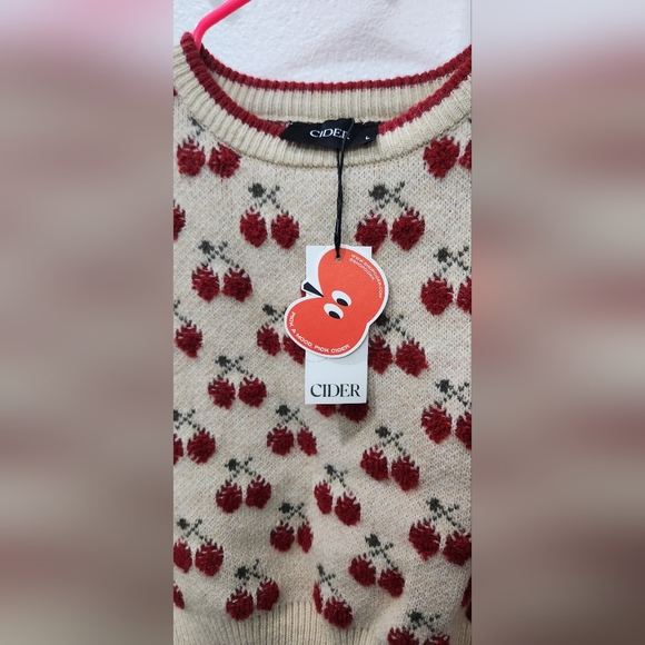 Cider Contrasting Binding Cherry Pattern Knitted Crop Top - Picture 5 of 5